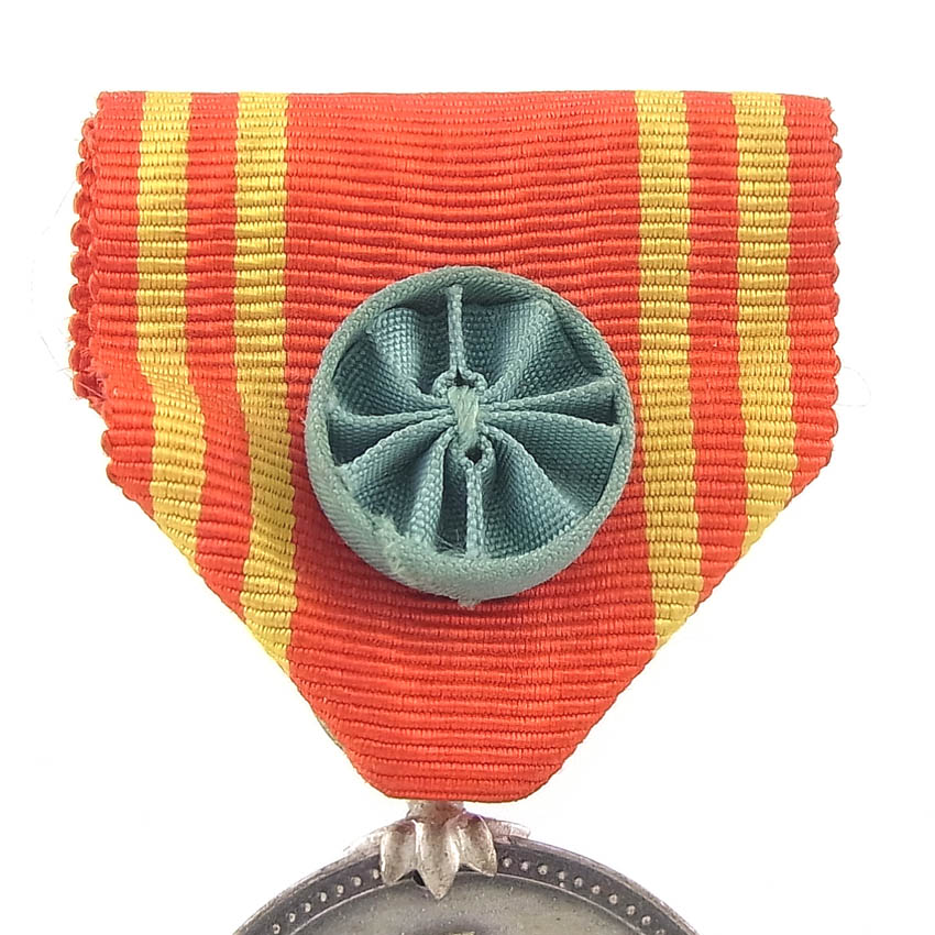 Manchukuo  Red Cross Society Lifetime Supporter Member Medal 満州国赤十字社終身正賛助員章.JPG
