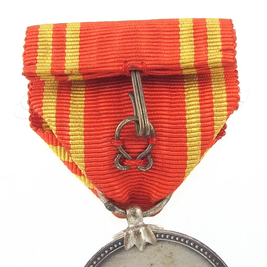 Manchukuo Red Cross Society Lifetime   Supporter Member Medal 満州国赤十字社終身正賛助員章.JPG