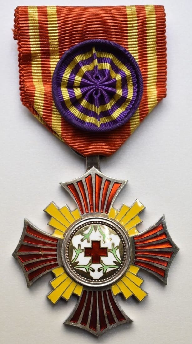 Manchukuo Red Cross Society  Merit Order 満州国赤十字社有功章.jpg