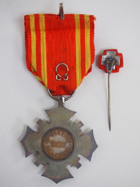 Manchukuo Red Cross  Society Merit Order 満州国赤十字社有功章.jpg