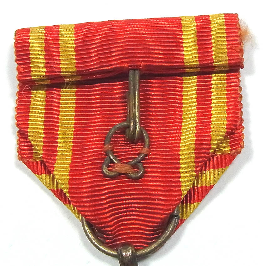 Manchukuo Red  Cross  Society Regular Supporter Member Medal 満州国赤十字社正賛助員章.JPG