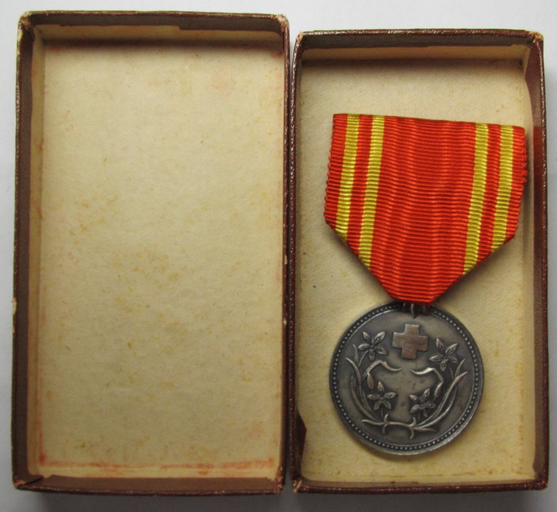 Manchukuo Red  Cross Society Regular Supporter Member Medal.JPG