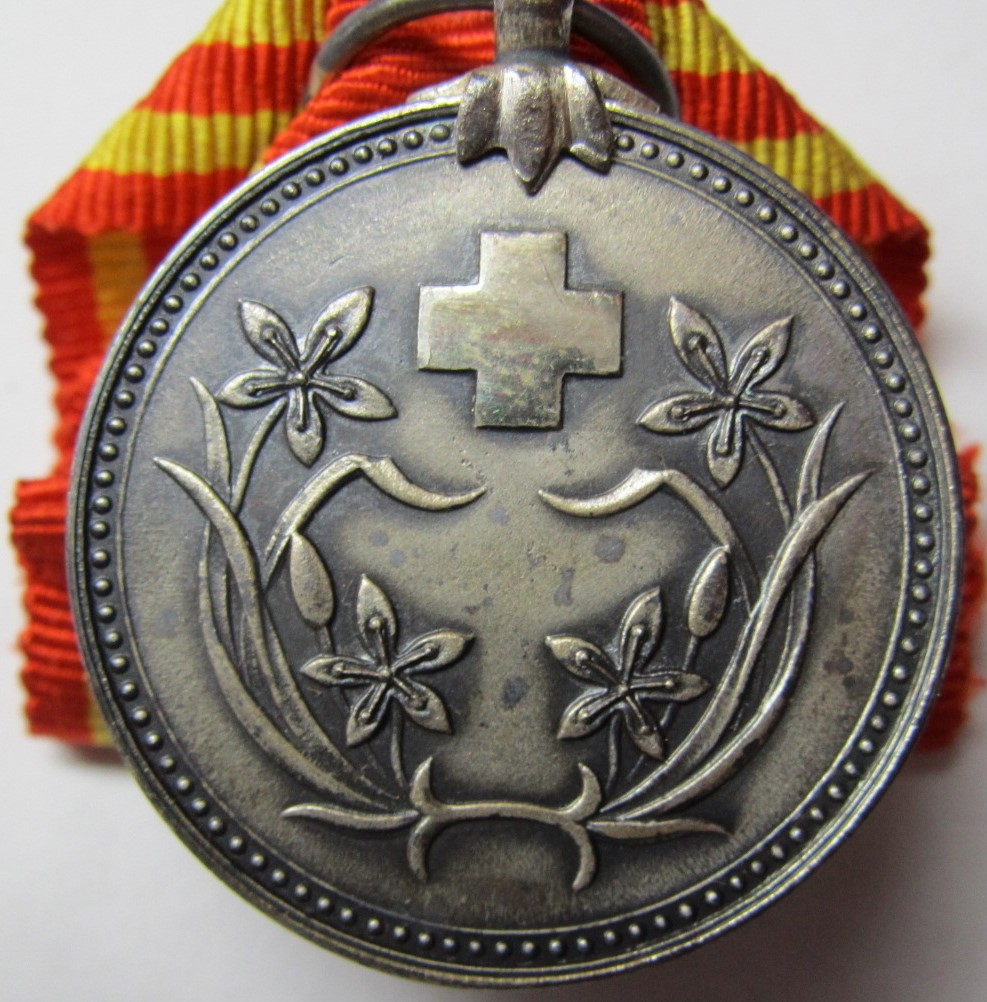 Manchukuo Red Cross Society Regular  Supporter Member Medal.JPG