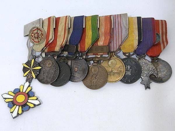 Medal bar with 4th class Auspicious Clouds order.jpg