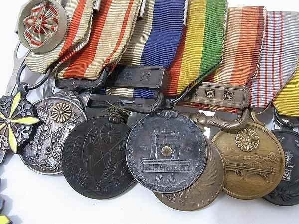 Medal bar with  4th class Auspicious Clouds order.jpg