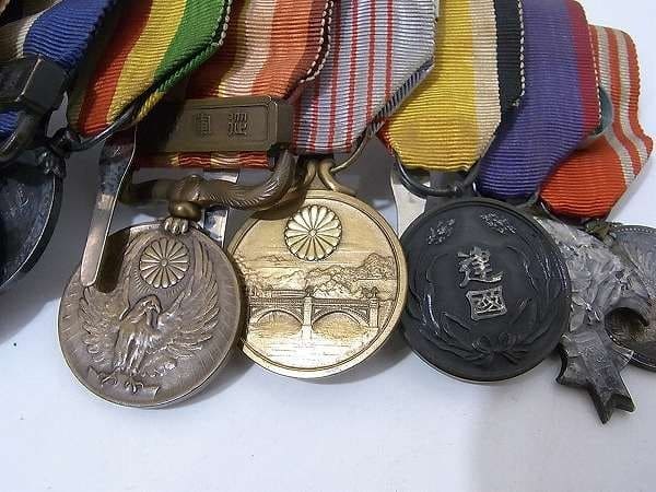 Medal  bar  with 4th class Auspicious Clouds order.jpg