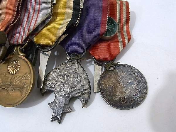 Medal bar with 4th  class Auspicious Clouds  order.jpg