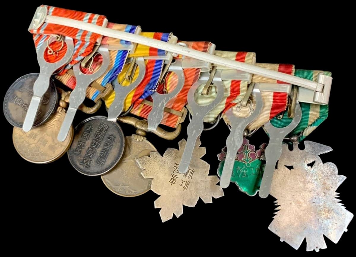 Medal bar with classical combination  of awards.jpg