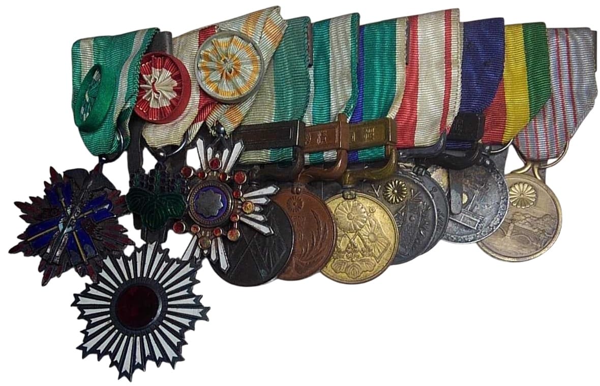 Medal bar  with early 4th class kite.jpg