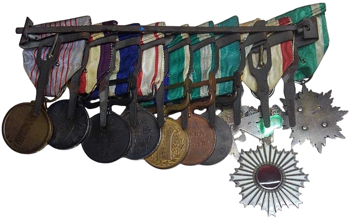 Medal bar with early 4th class kite.jpg