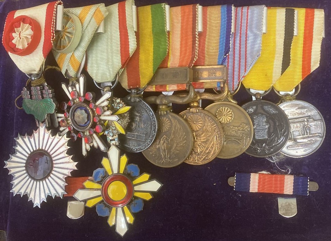 Medal Bar with Manchukuo  National Shrine Foundation Medal.jpg