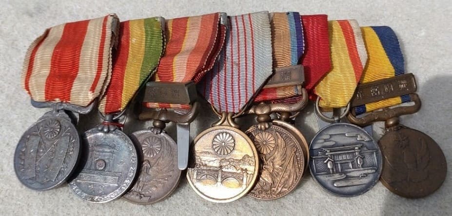 medal bar with three Manchukuo medals.jpg