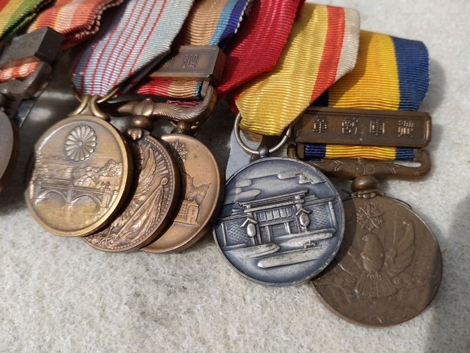 medal bar with three  Manchukuo medals.jpg