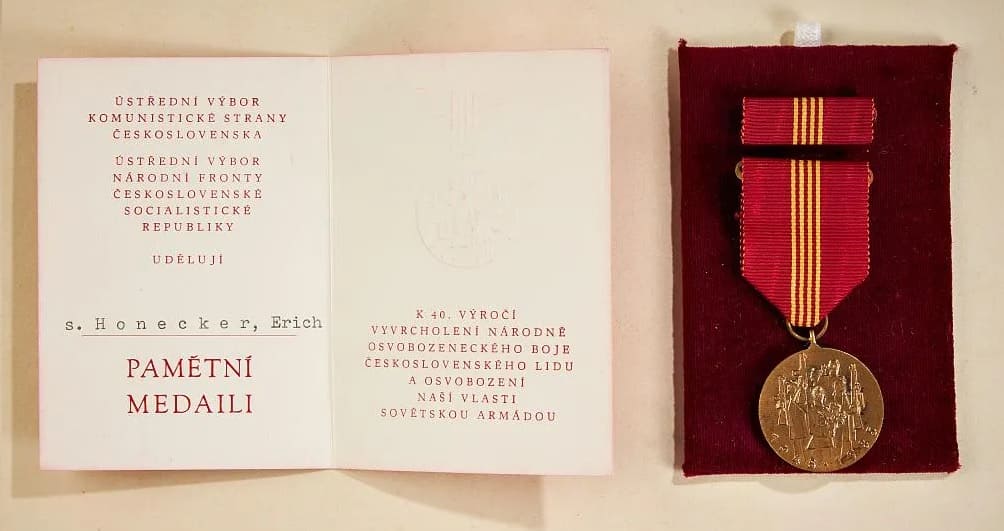 Medal commemorating the 40th anniversary of the liberation of CSSR by Soviet Union.jpg