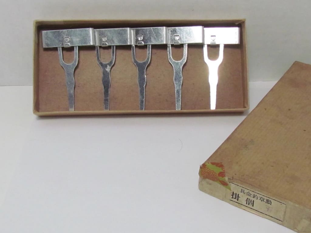 勲章釣金具  medal hanging fittings.jpg