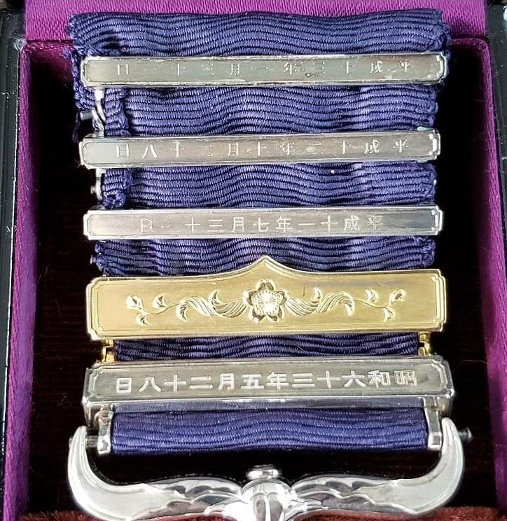 Medal of Honor  with golden bar.jpg