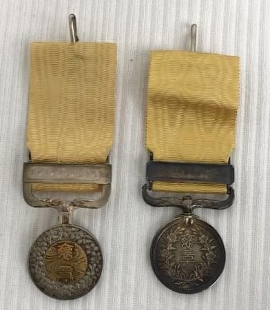 黃綬褒章 Medal with  Yellow Ribbon.jpg
