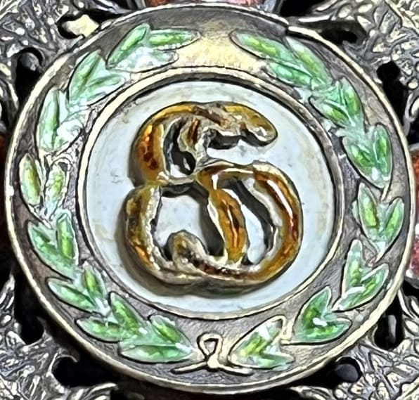 Medallion r.jpg