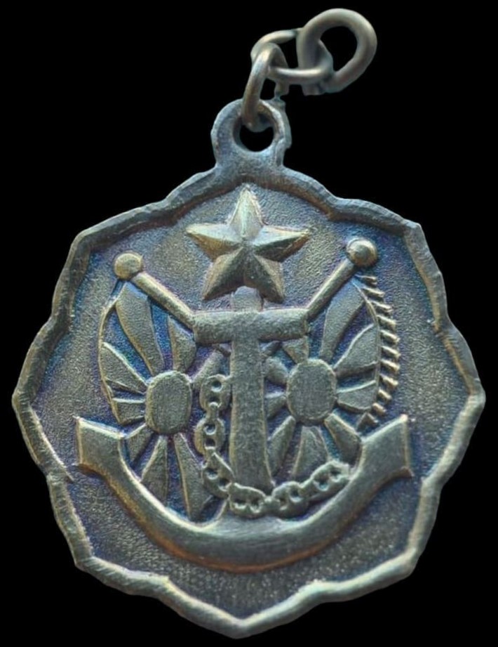 Meiji Era War Commemorative Monument Construction Association Membership Badges.jpg
