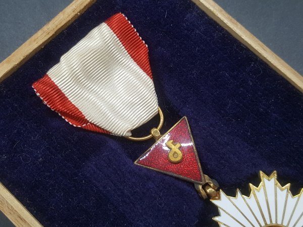 Merit Badge from Yoshii Town 吉井町功労章=.jpg