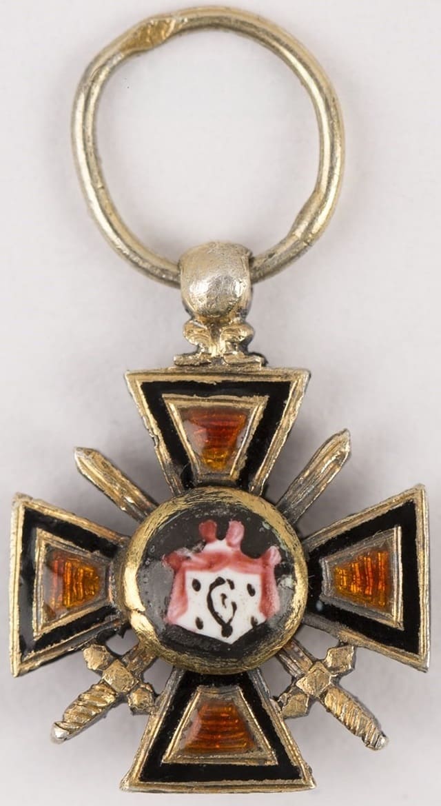 Миниатюрный знак ордена Святого Владимира с мечами.jpg