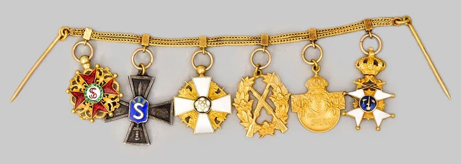 Miniature Awards Chain.jpg