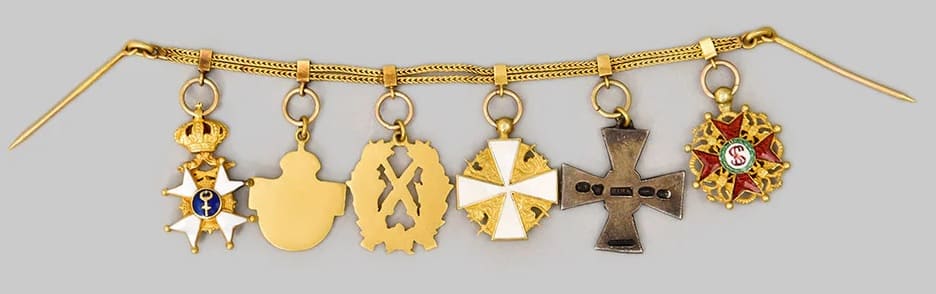 Miniature  Awards Chain.jpg