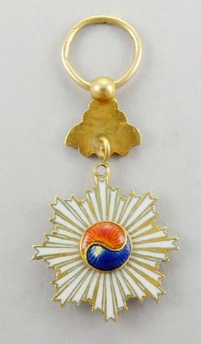 Miniature Korean Order of the  Taeguk.jpg