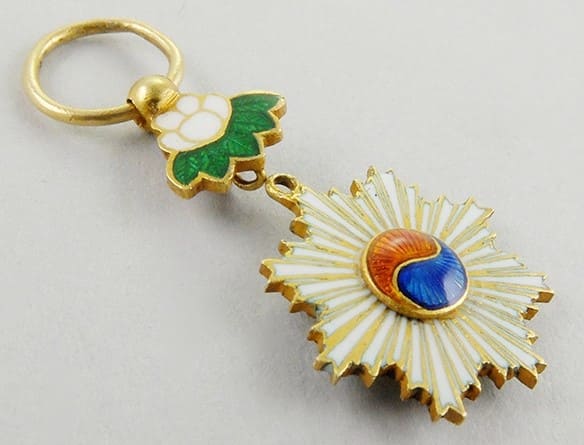 Miniature  Korean Order of the Taeguk.jpg