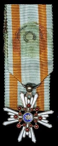 Miniature of 4th class Sacred Treasure order.jpg