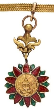 Miniature of the Crown  of Thailand order of 1st type.jpg