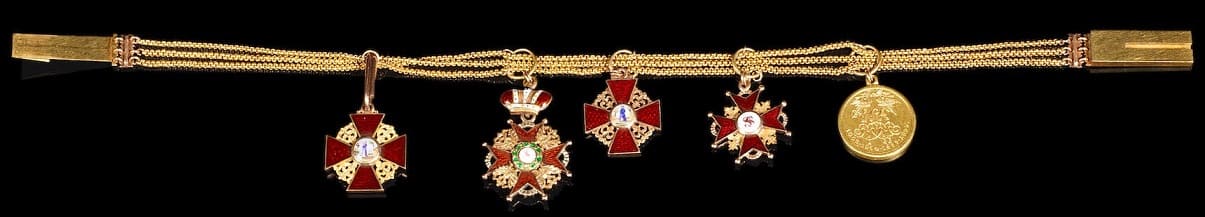 Miniature St. Stanislaus order with Imperial crown.jpg