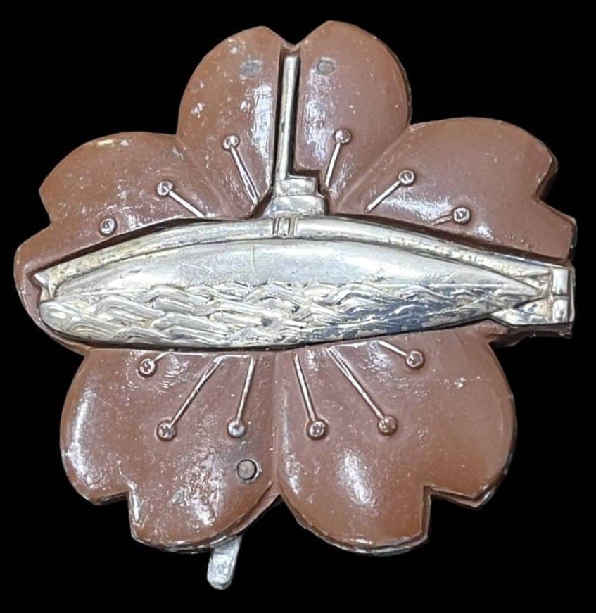 Mirror  reverse variation of Japanese Submariner Badge.jpg