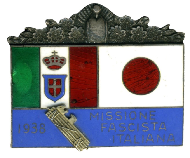 Missione Fascista Italiana distintivo.jpg
