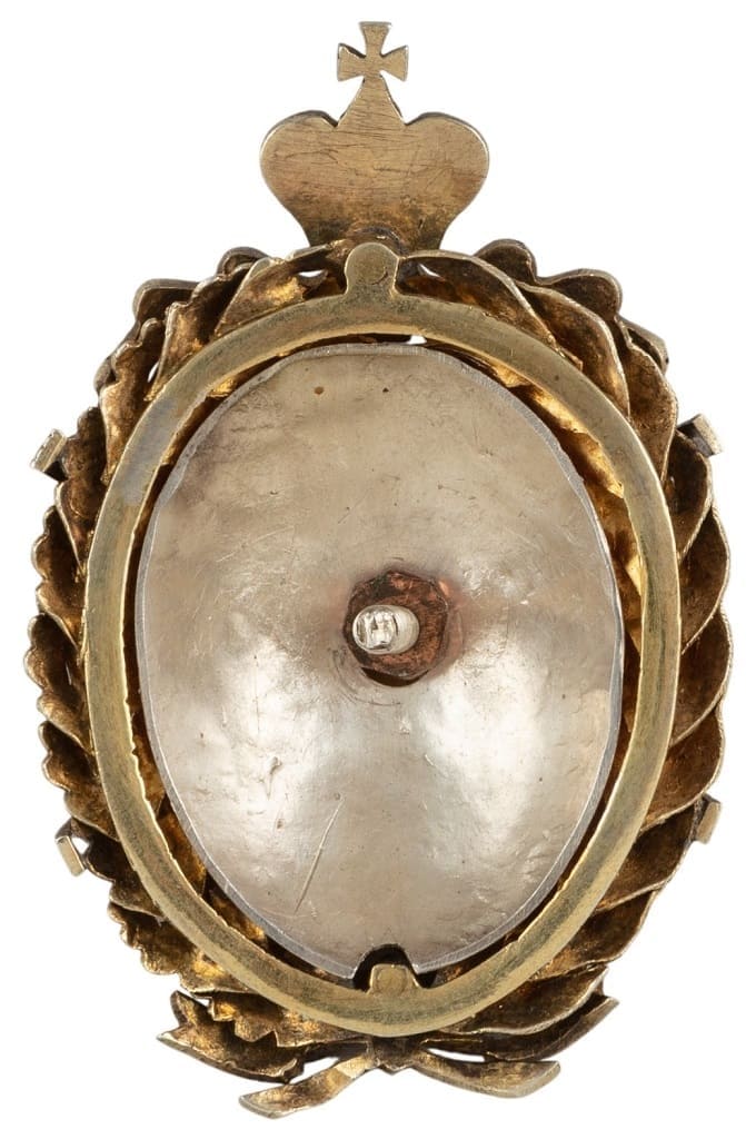 Moscow  Archaeological Institute Badge made by the Moscow workshop of Ivan Mnekin.jpg