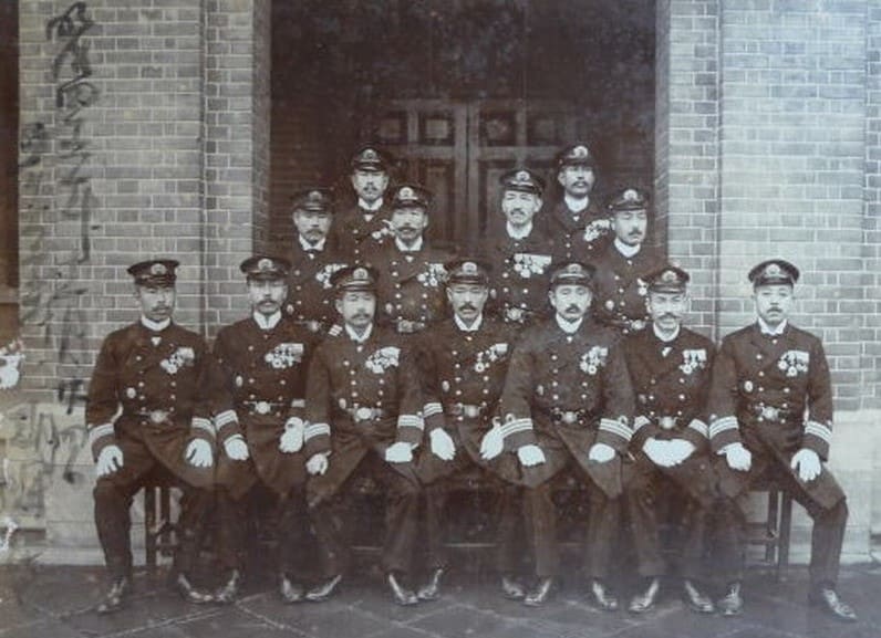 Naval Academy Graduation Badge of Rear Admiral Oishi Shokichi.jpg