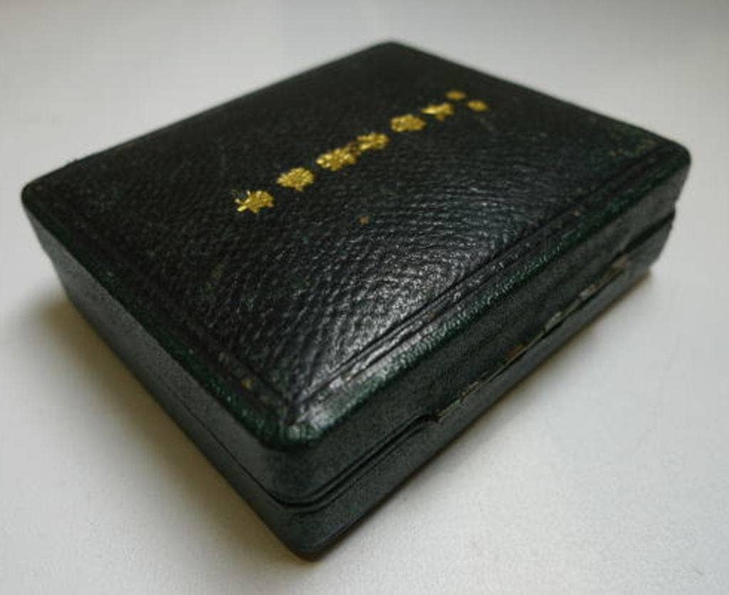 Navy  Academy  Graduation  Badge of Rear Admiral Oishi Shokichi.jpg