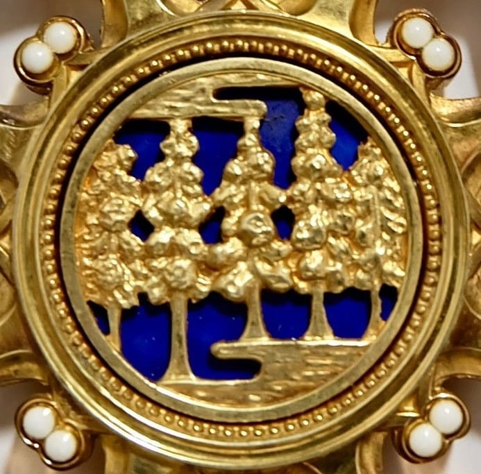 Obverse medallion.jpg