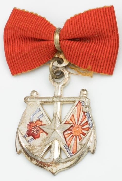 Officer's Wife Association Regular Member's Badge 大日本将校婦人会正会員章.jpg