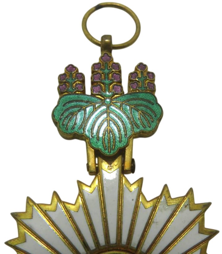 One-sided replica of 1st  class Rising Sun order.jpg