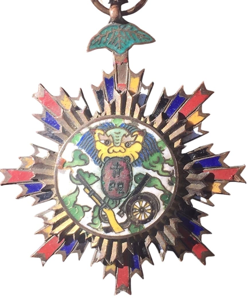 Order of Extreme Bravery (a.k.a. Order of Golden Lion)忠勇勳章赤胆勳章.jpg