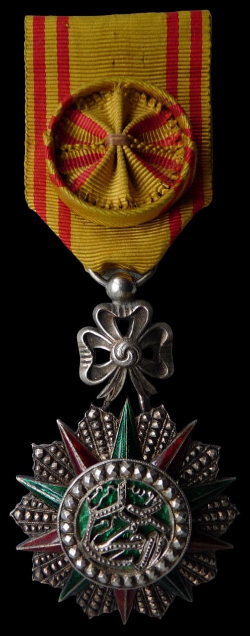 Order of Nichan Iftikhar made by Chapus.jpg Order of Nichan Iftikhar made by Chapus.jpg