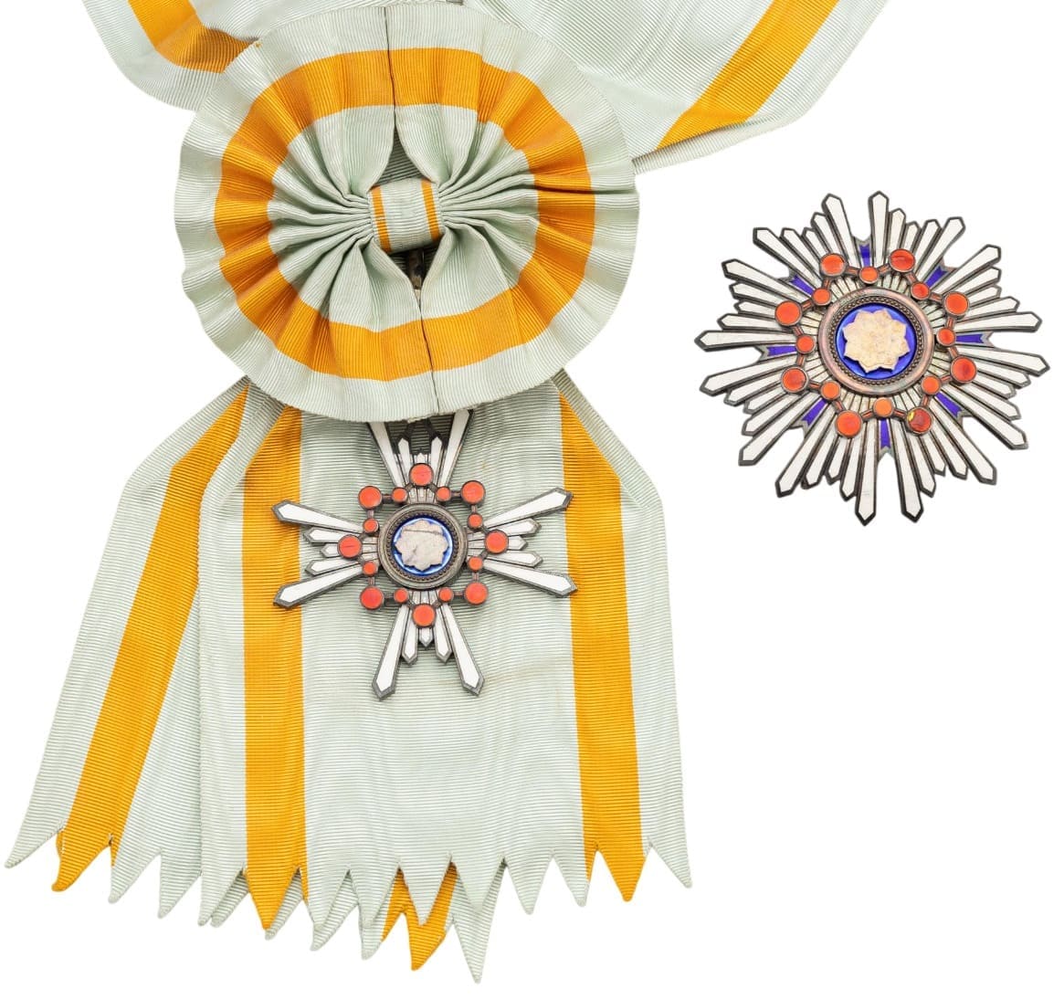 Order of Sacred Treasure 1st class with mark ナ.jpg