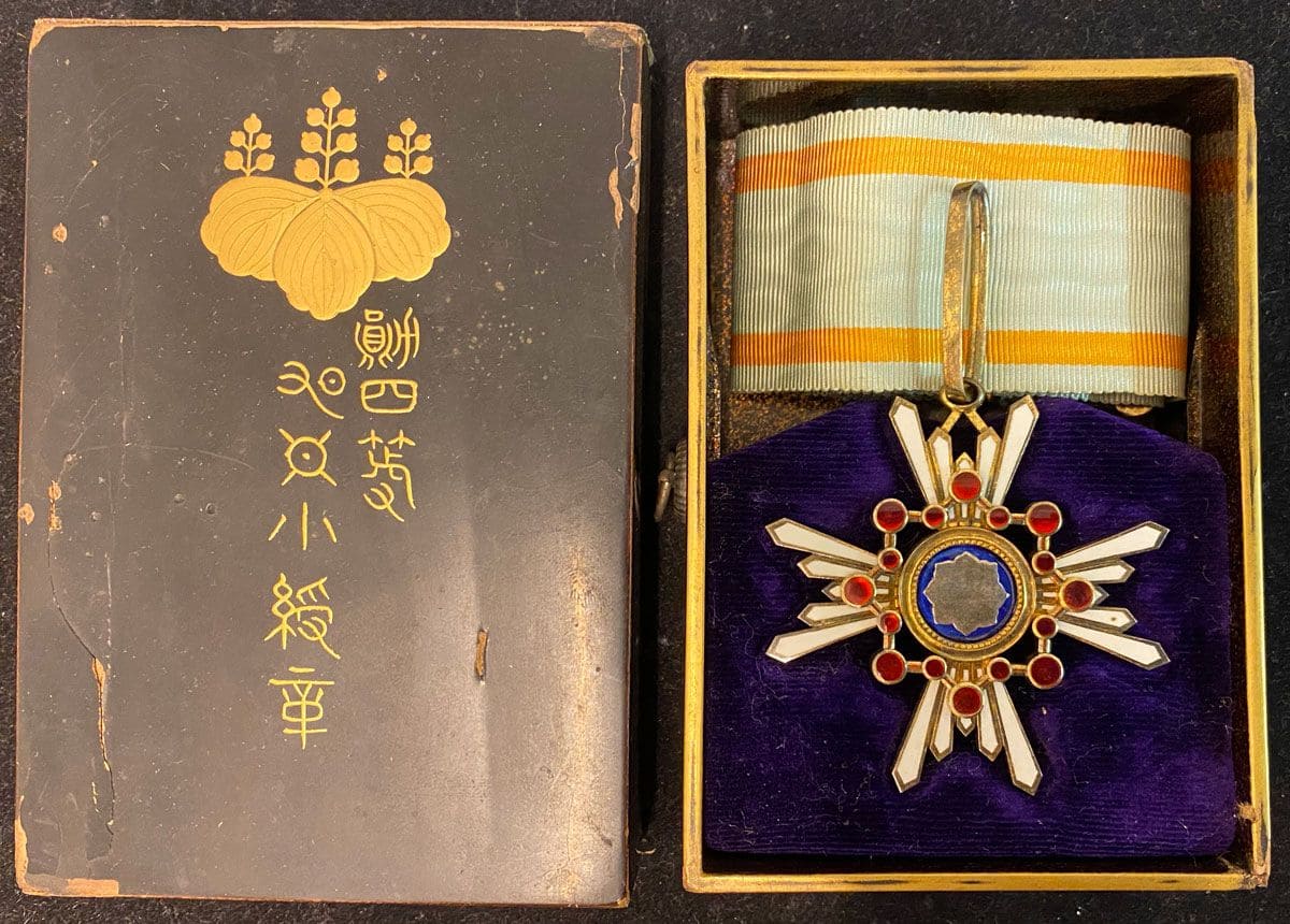 Order of  Sacred Treasure with  mark ナ.jpg