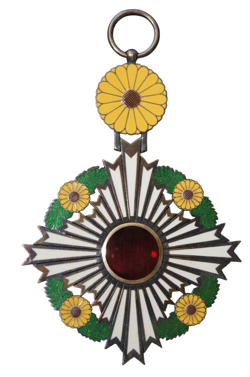 Order of the Chrysanthemum from MeijiTaisho epoch.jpg