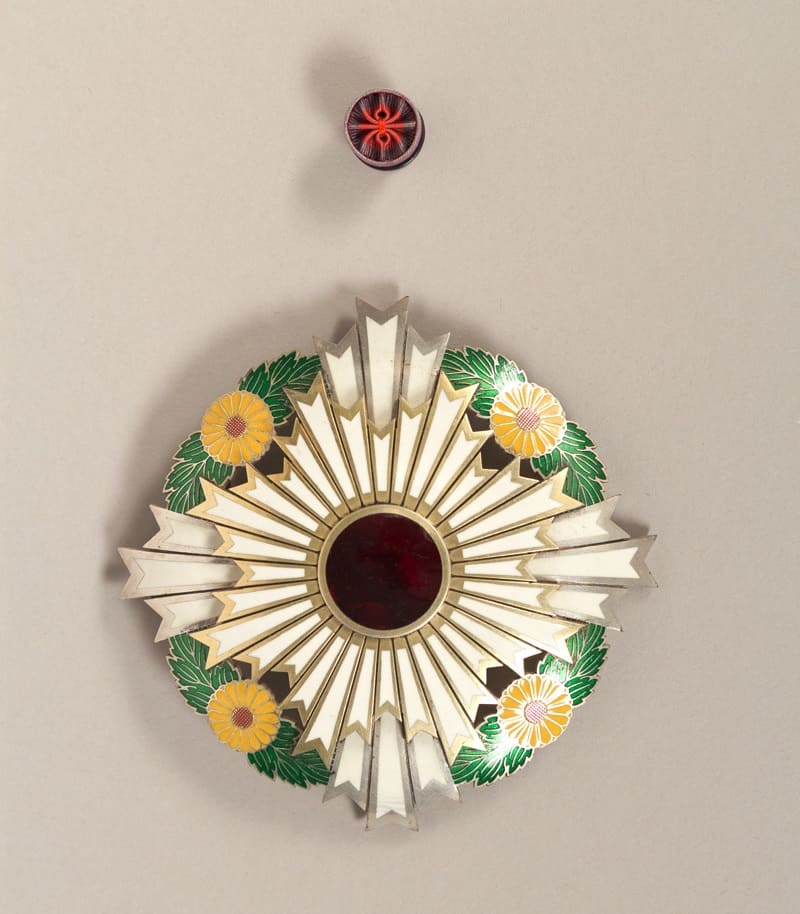 Order of the  Chrysanthemum from the collection of Metropolitan Museum of Art.jpg
