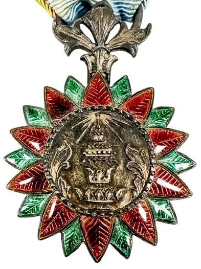 Order of the Crown of Thailand made by Lemaitre, Paris.jpg