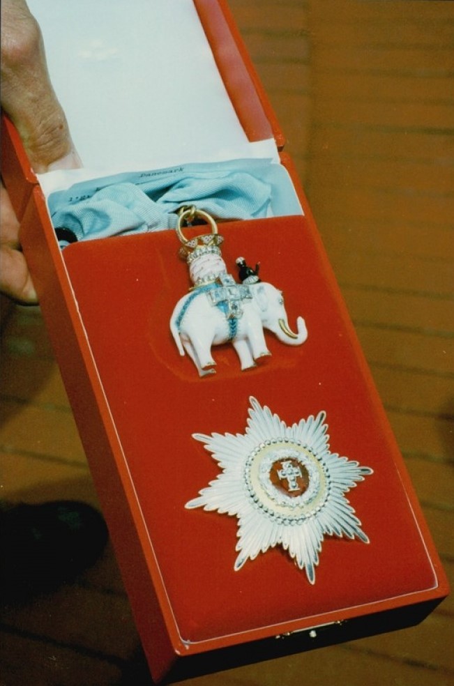 Order of the Elephant awarded to Nelson Mandela in 1996.jpg
