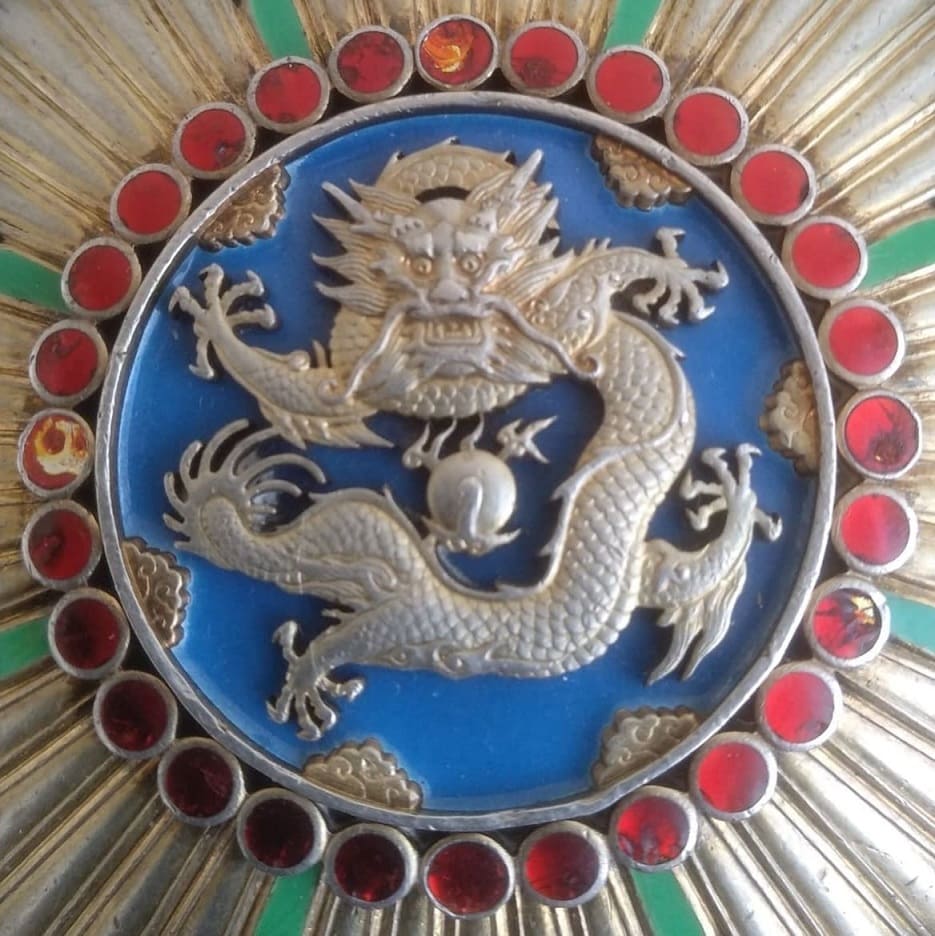 Order of  the Illustrious Dragon Breast Star.jpg