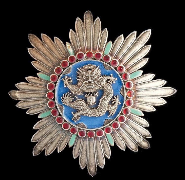 Order of the Illustrious Dragon Breast Star made by Osaka Mint marked M.jpg
